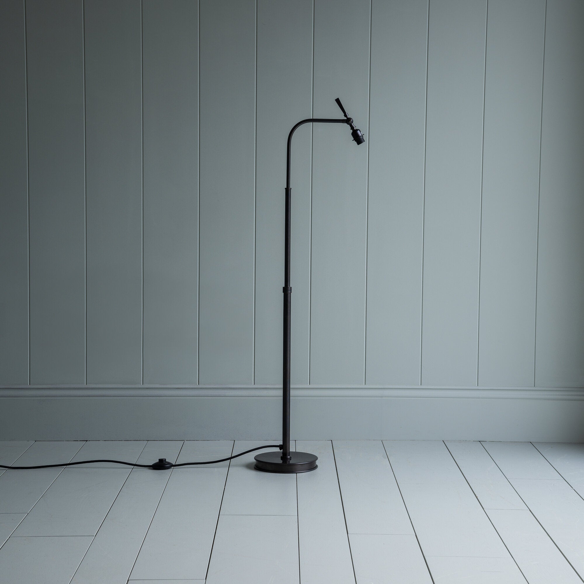 Floor Lamp Base in Waxed Brass - NiX