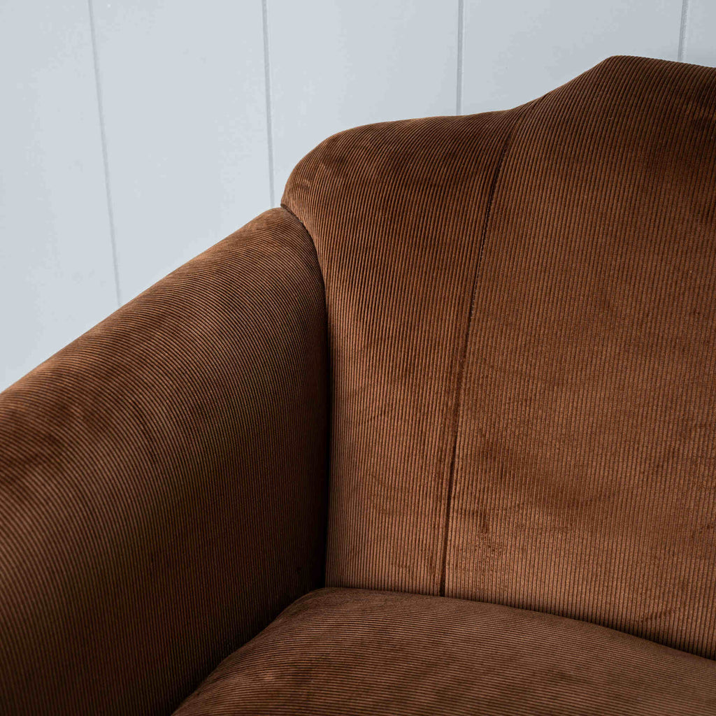 NiX Sofa Finishing Closeup in Tobacco Color