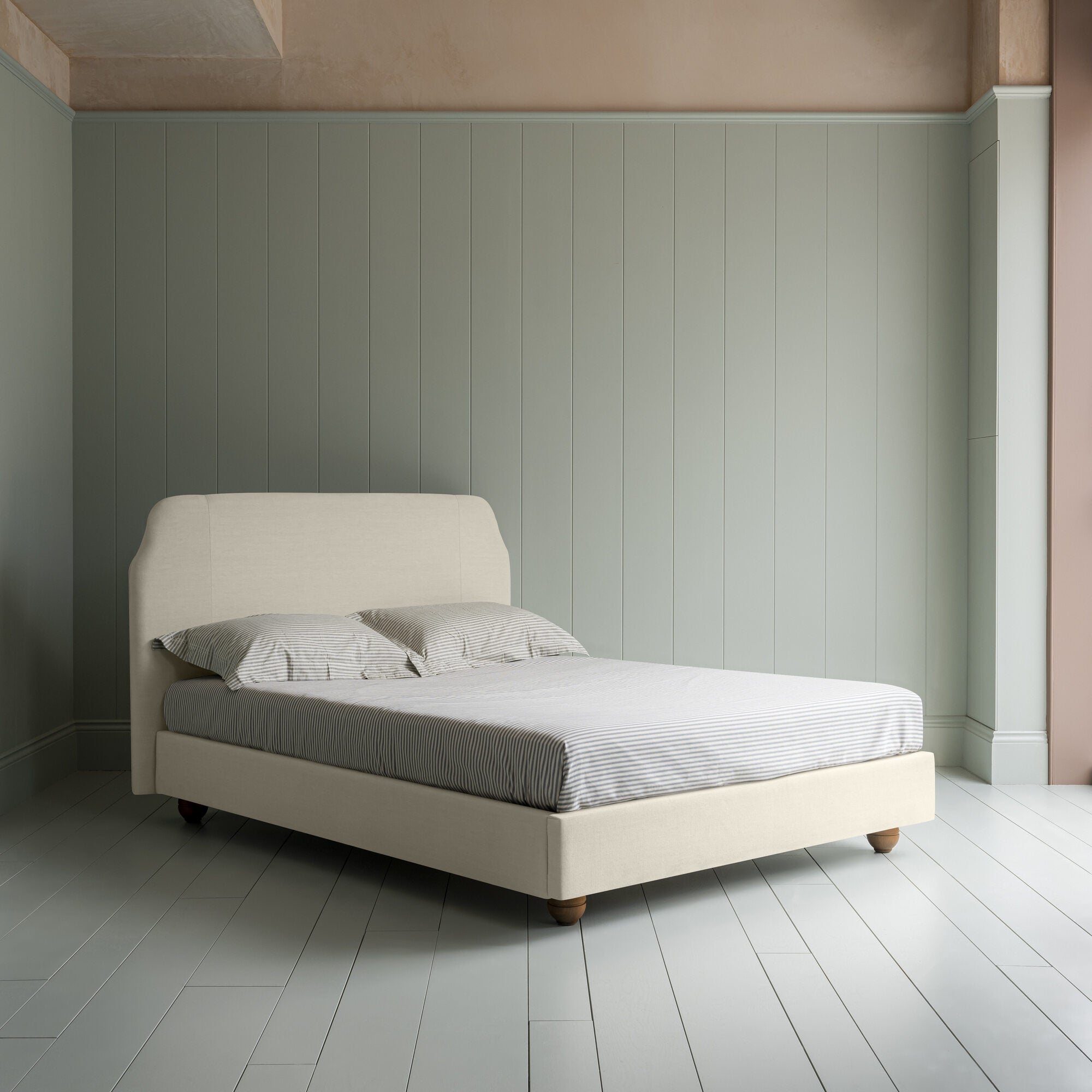 Dream Ticket Upholstered Bed in Laidback Linen Dove without Valance