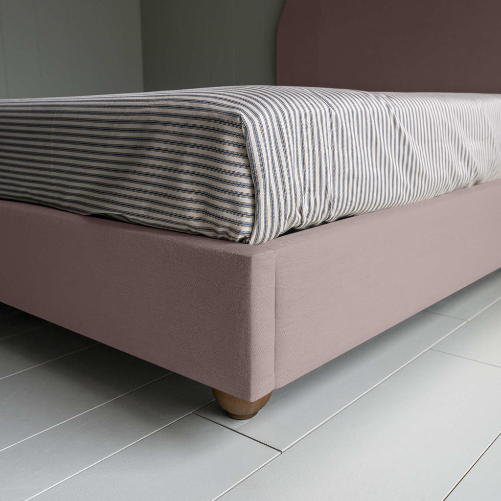 Dream Ticket Upholstered Bed in Laidback Linen Heather without Valance, showcasing the edge design and a neatly tucked-in bedsheet.