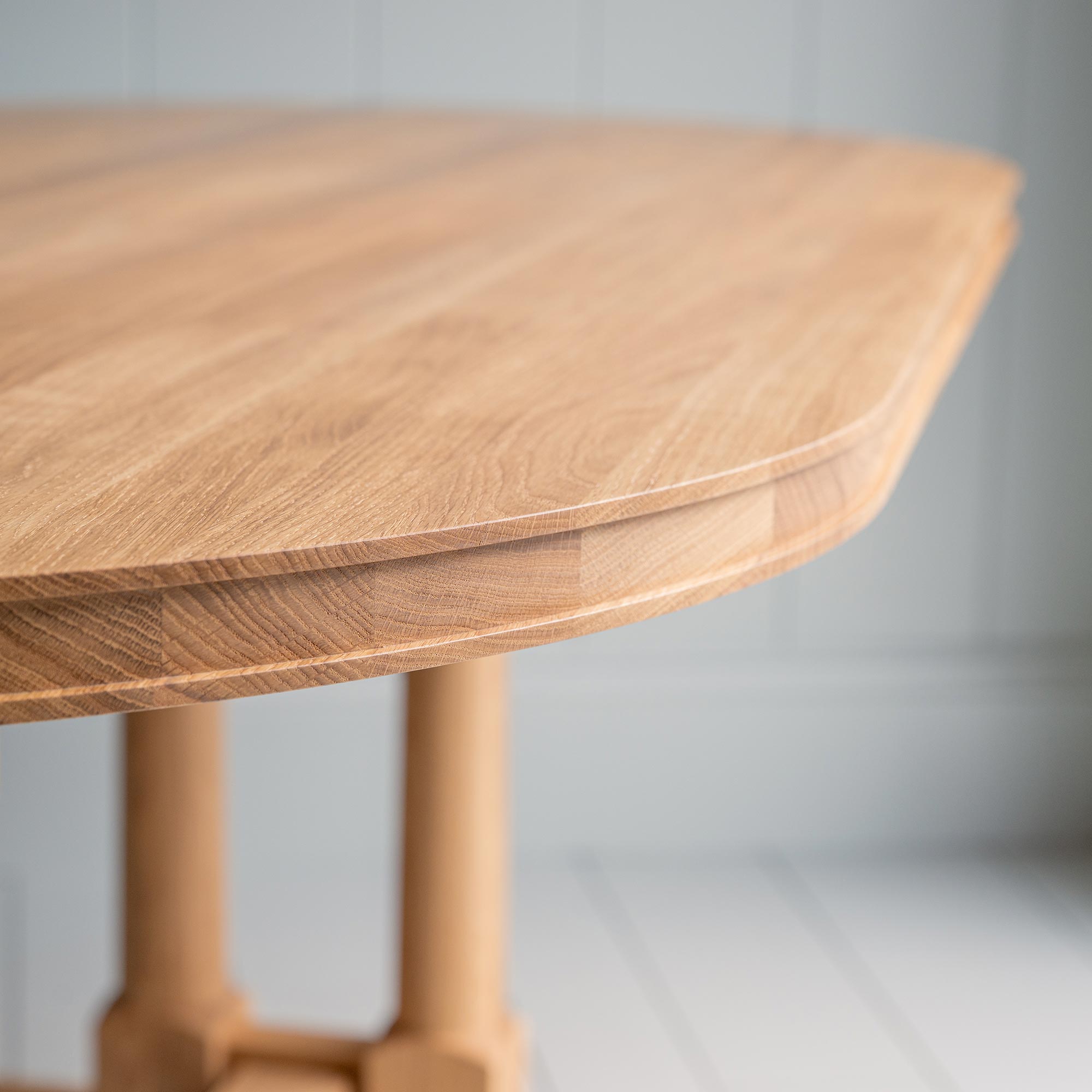 Finishing Design Closeup of Tuck-In Oval Dining Table in Lacquered Oak - NiX