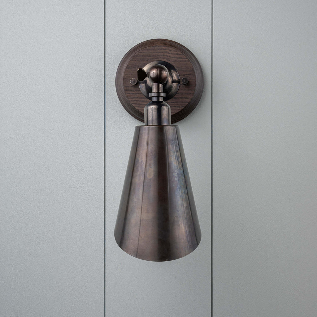Focus Wall Light With Metal Lampshade - By NiX