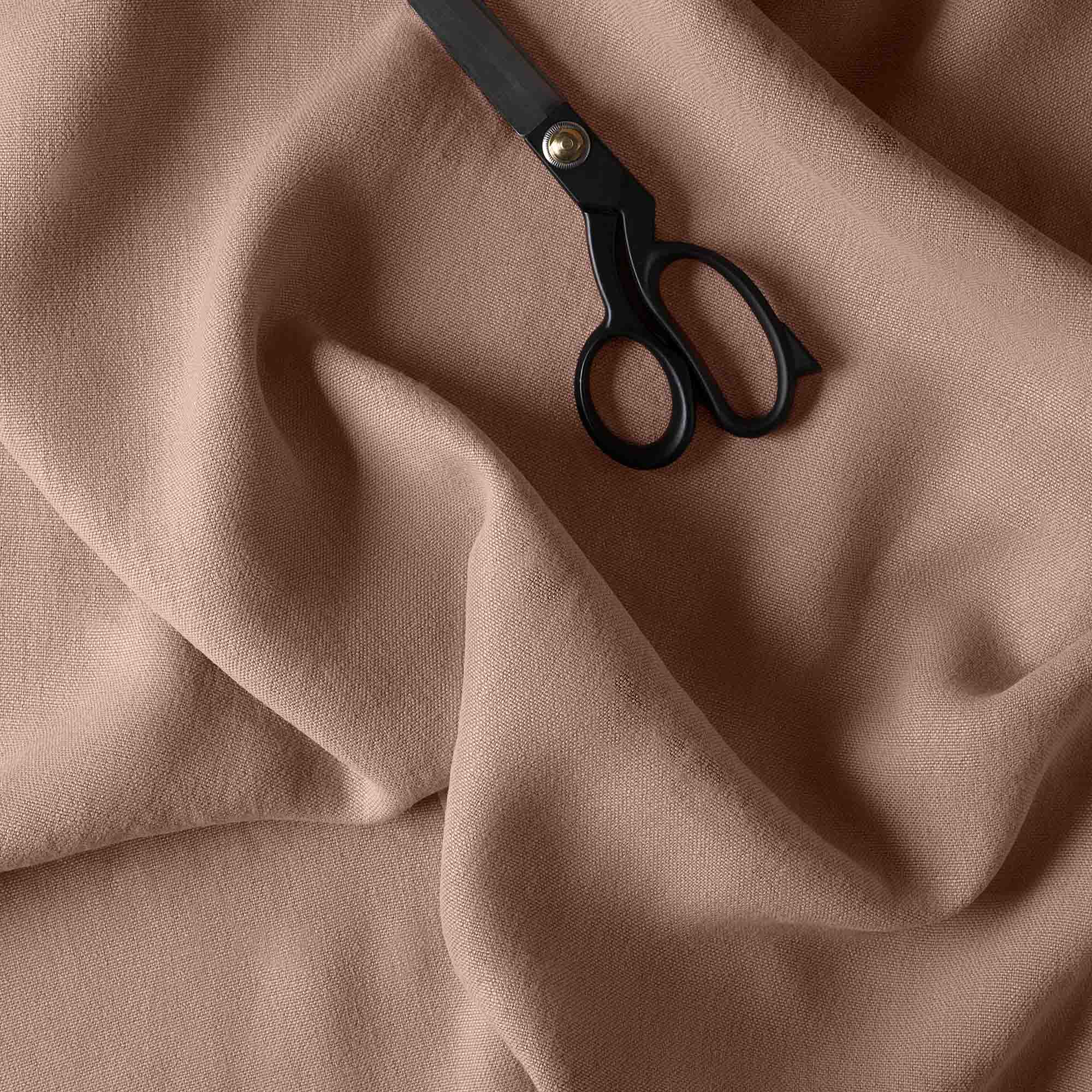  Laidback Linen Roseberry Fabric With Scissor - Nicola Harding 