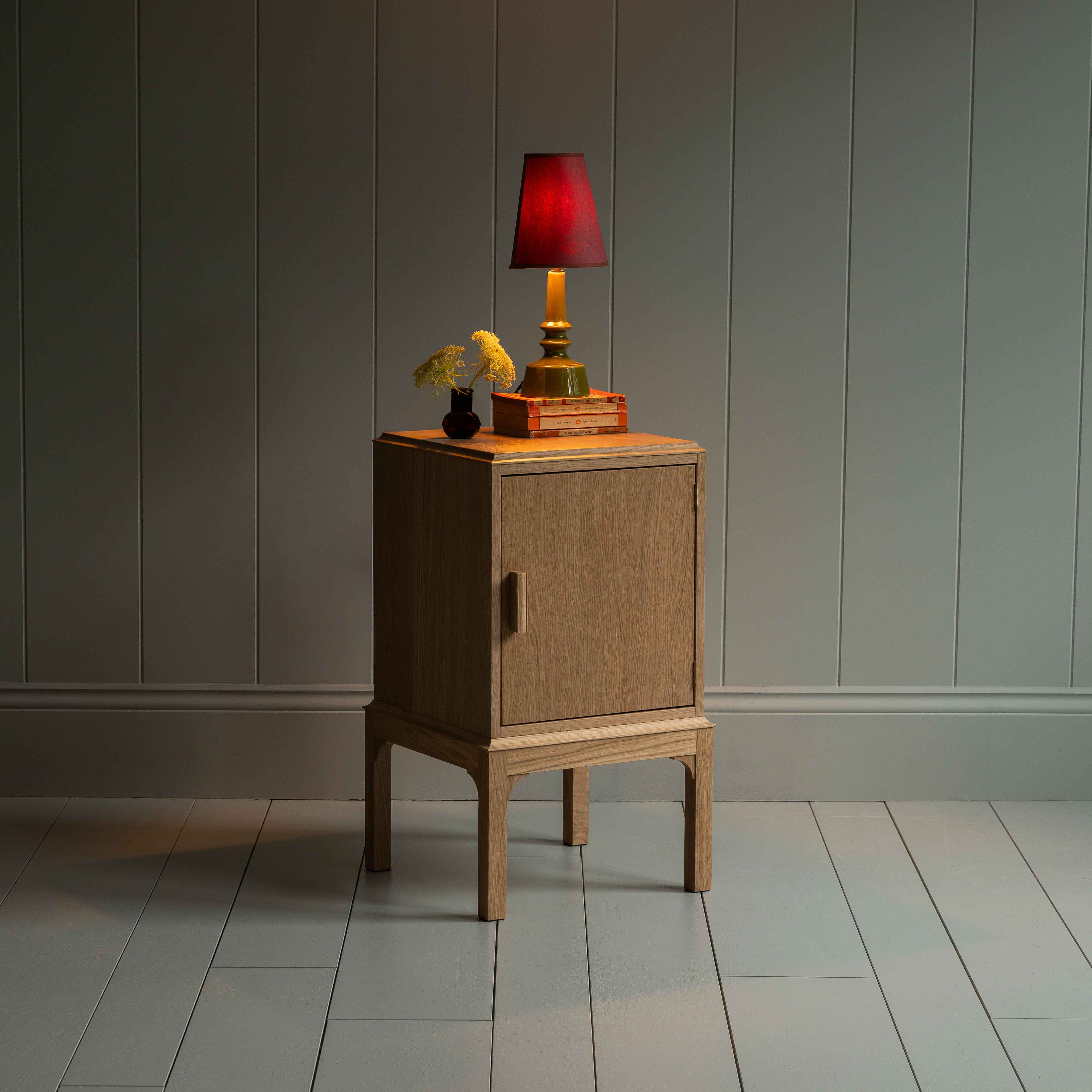  Bits and Bobs Bedside Table, Natural Oak, Right Hand Side Decorated With table lamp and flowers - Nicola Harding 