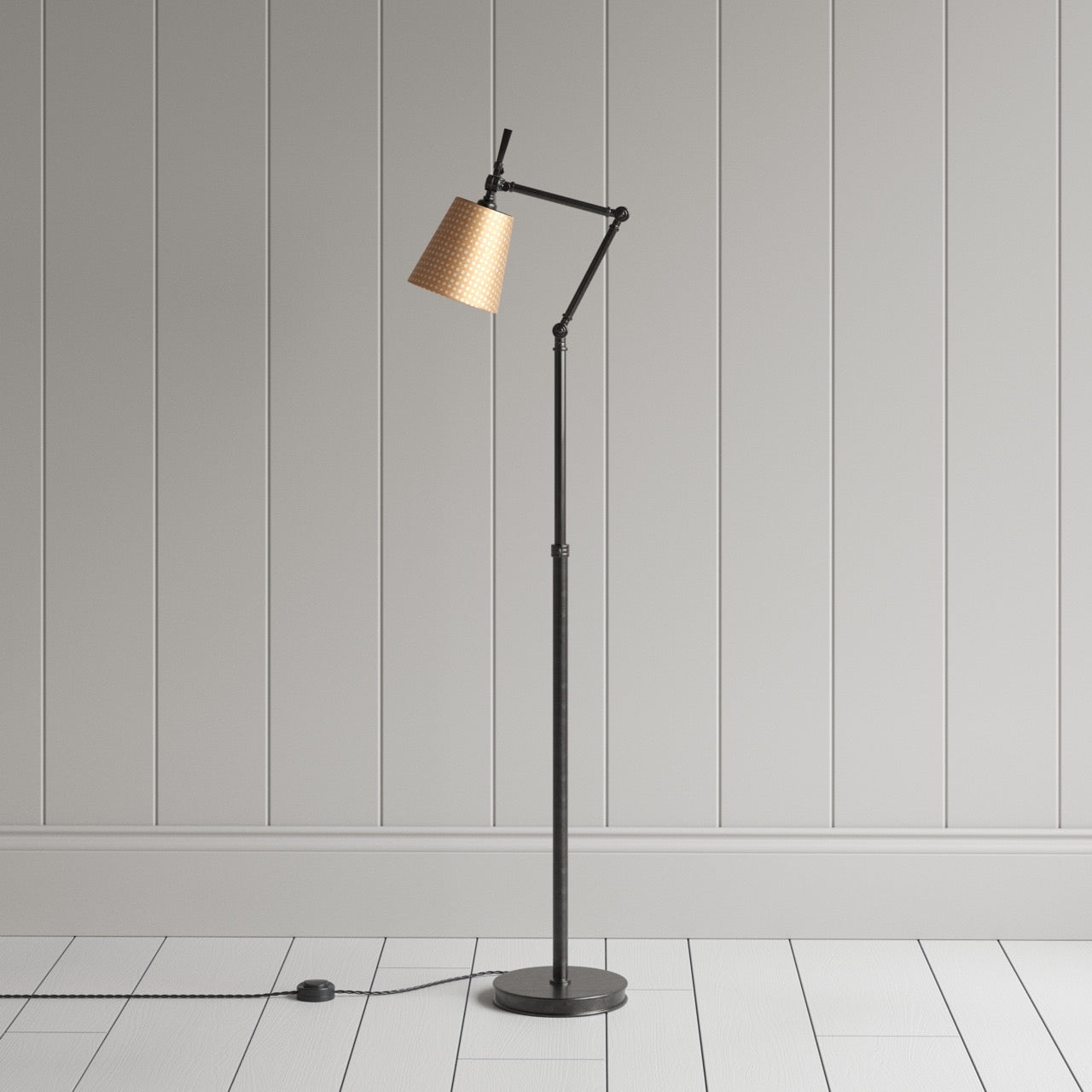  Focused Floor Lamp in Waxed Brass 