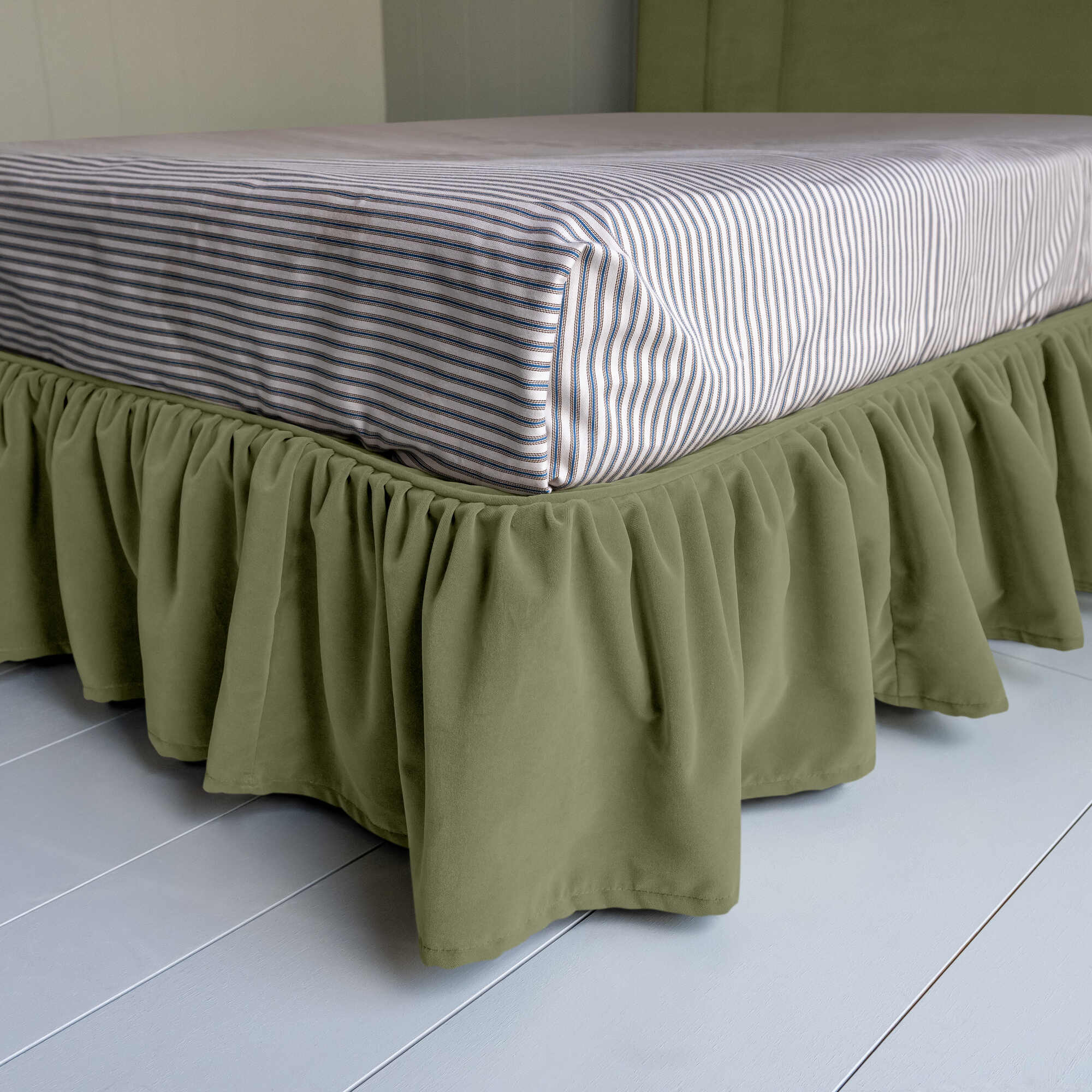  Cloud Nine Upholstered Bed in Intelligent Velvet Green Tea with Ruffled Valance, showcasing the edge design and a neatly tucked-in bedsheet. 