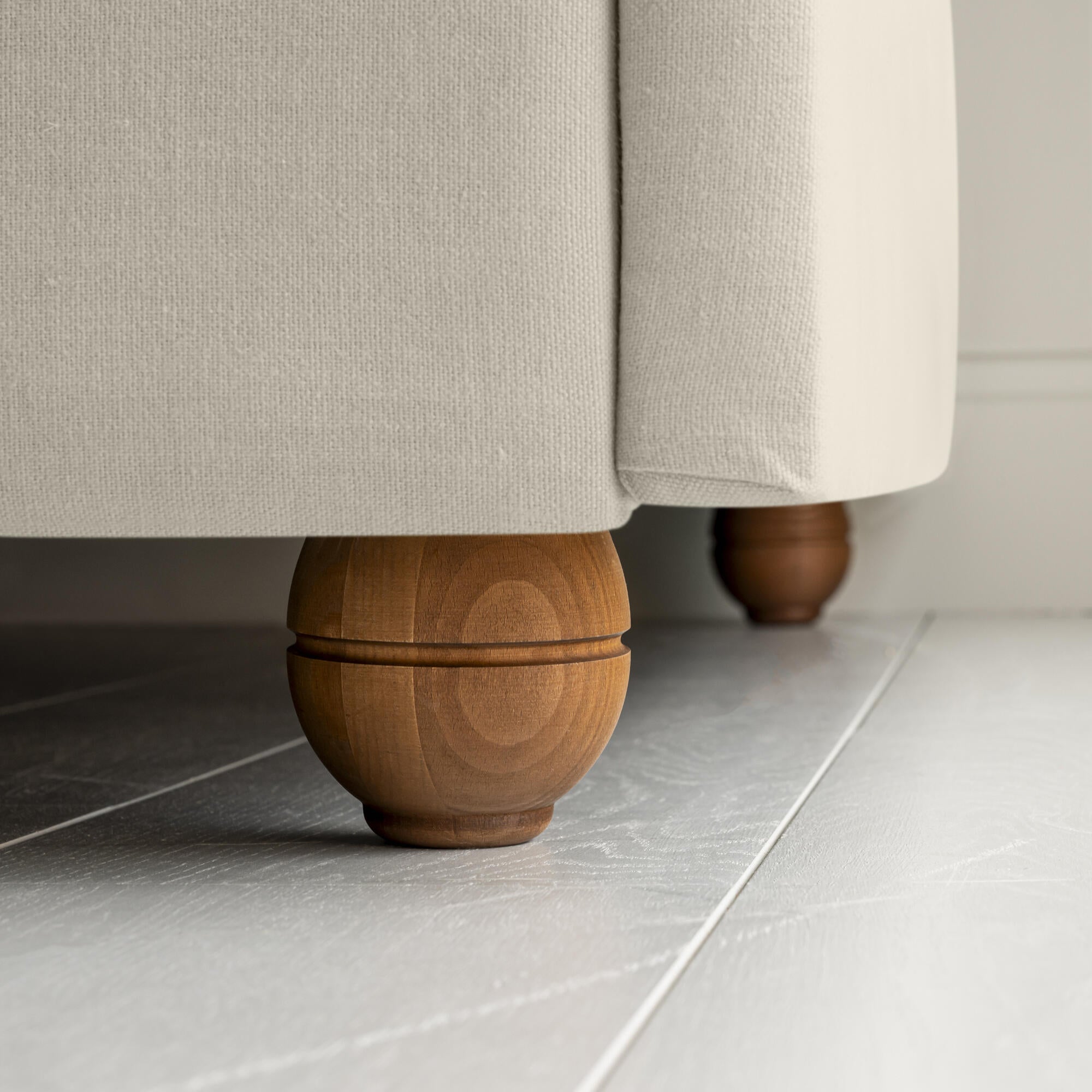  King-size Dream Ticket Upholstered Bed in Laidback Linen Dove without Valance with a rounded footboard design in close-up. 