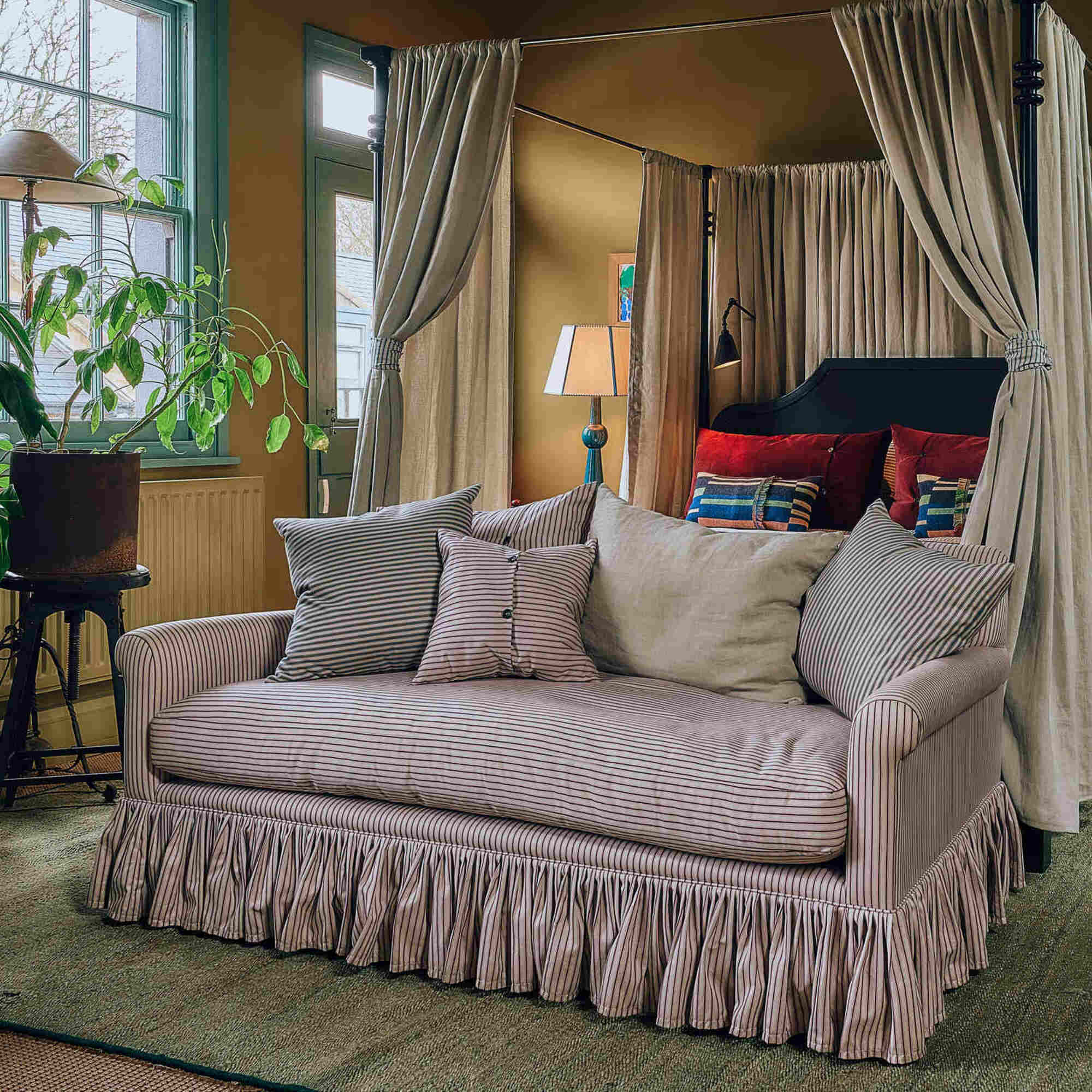  Curtain Call 2 Seater Sofa in Laidback Linen Sky 