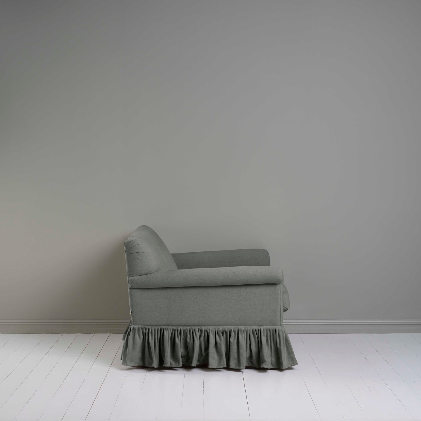 Curtain Call Love Seat in Laidback Linen Shadow