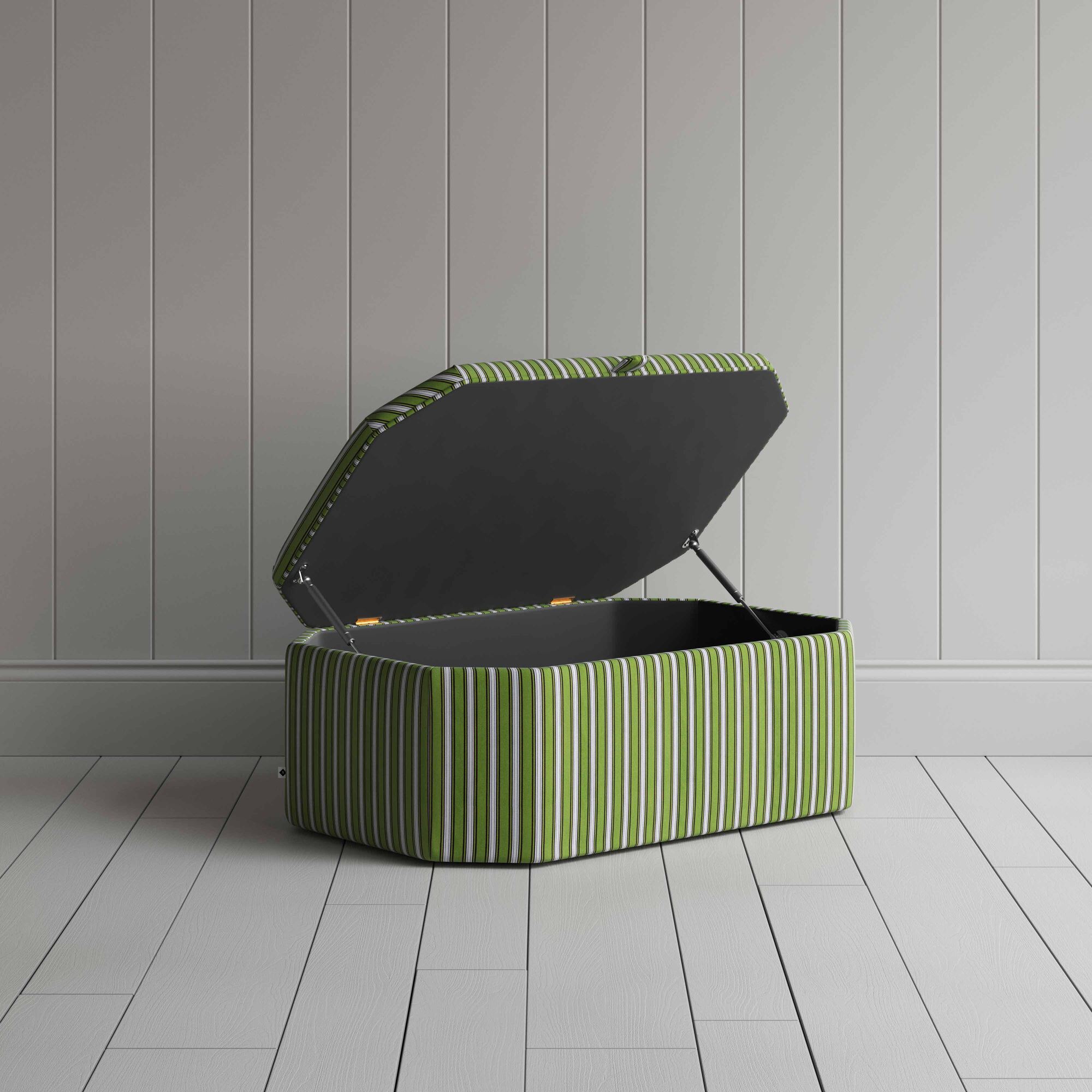  Striped storage ottoman in green and white, ideal for keeping your belongings neat and tidy. 