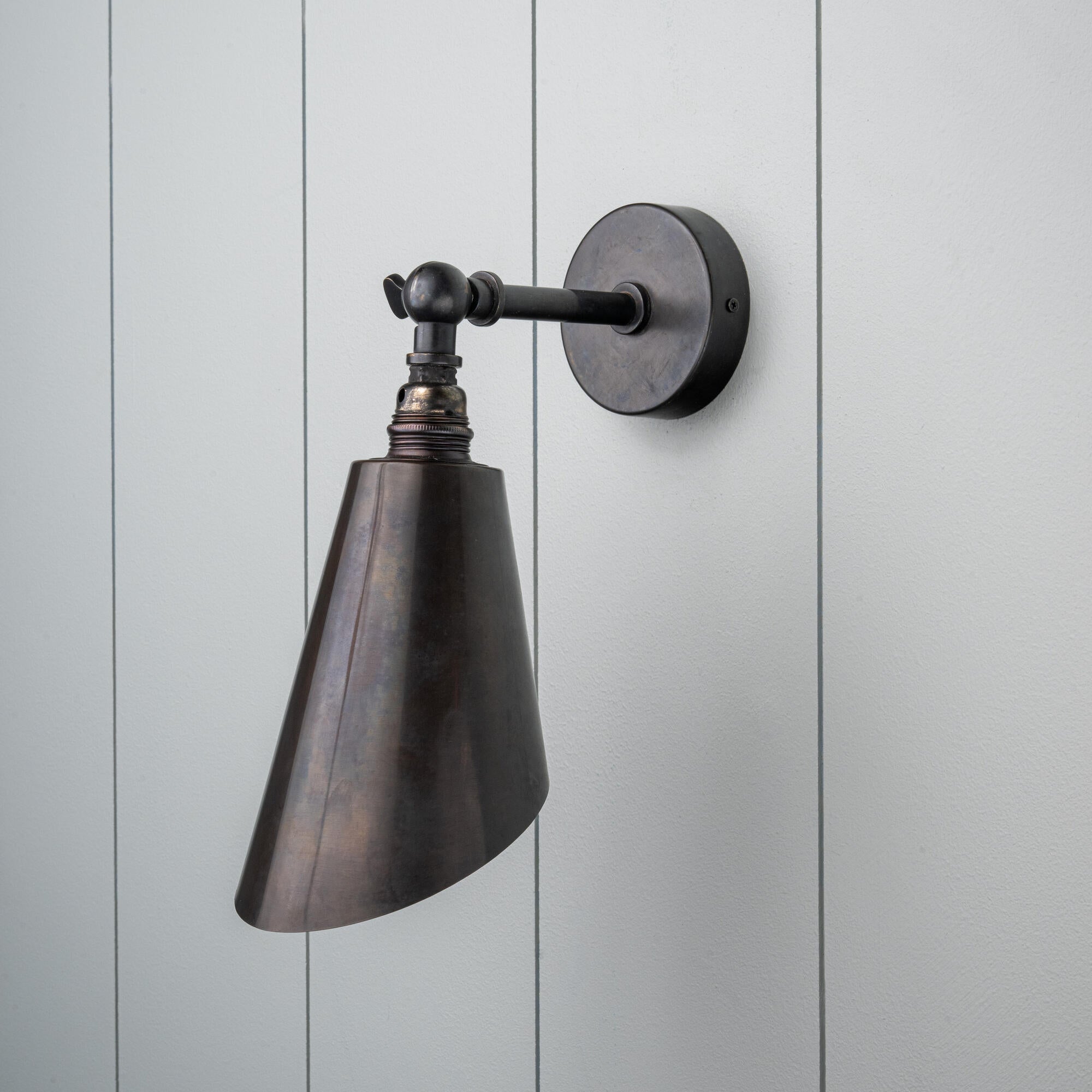  Wall picture light in Brass Waxed - By NiX 