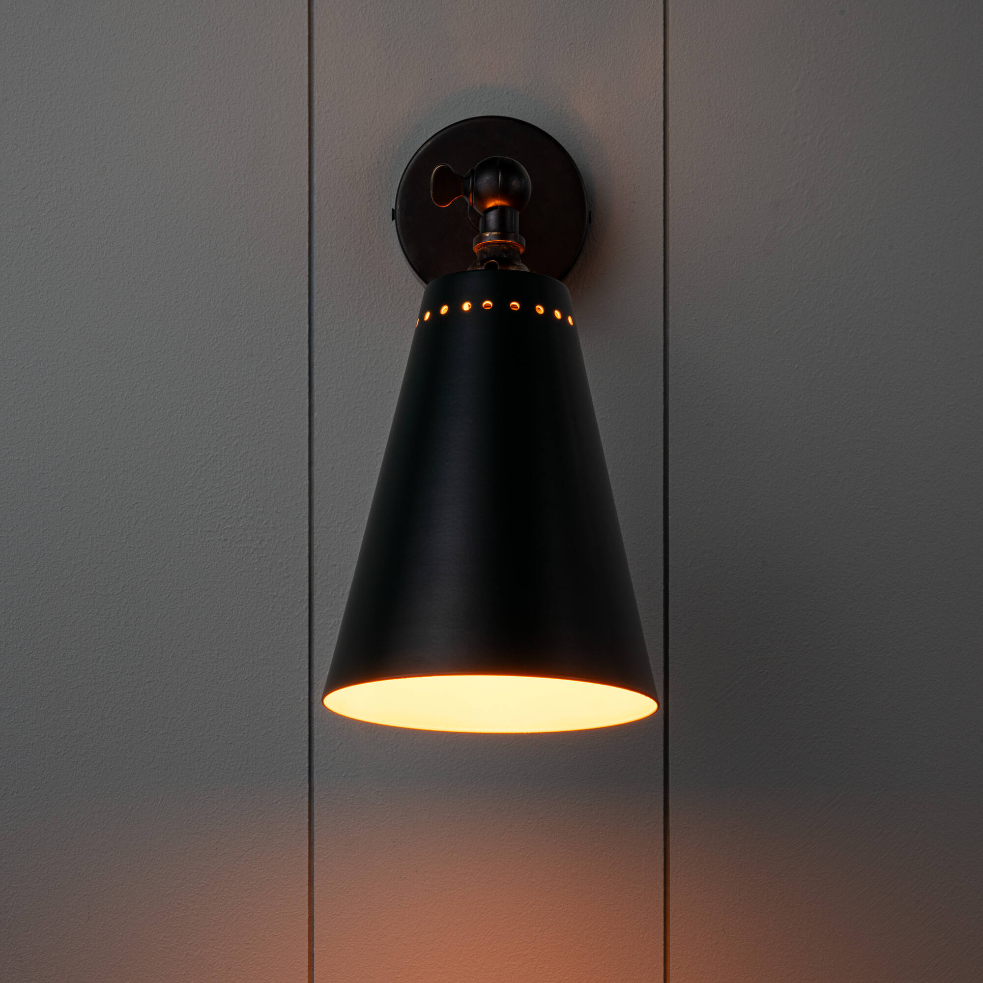  Wall Light in Brass Waxed - By NiX 