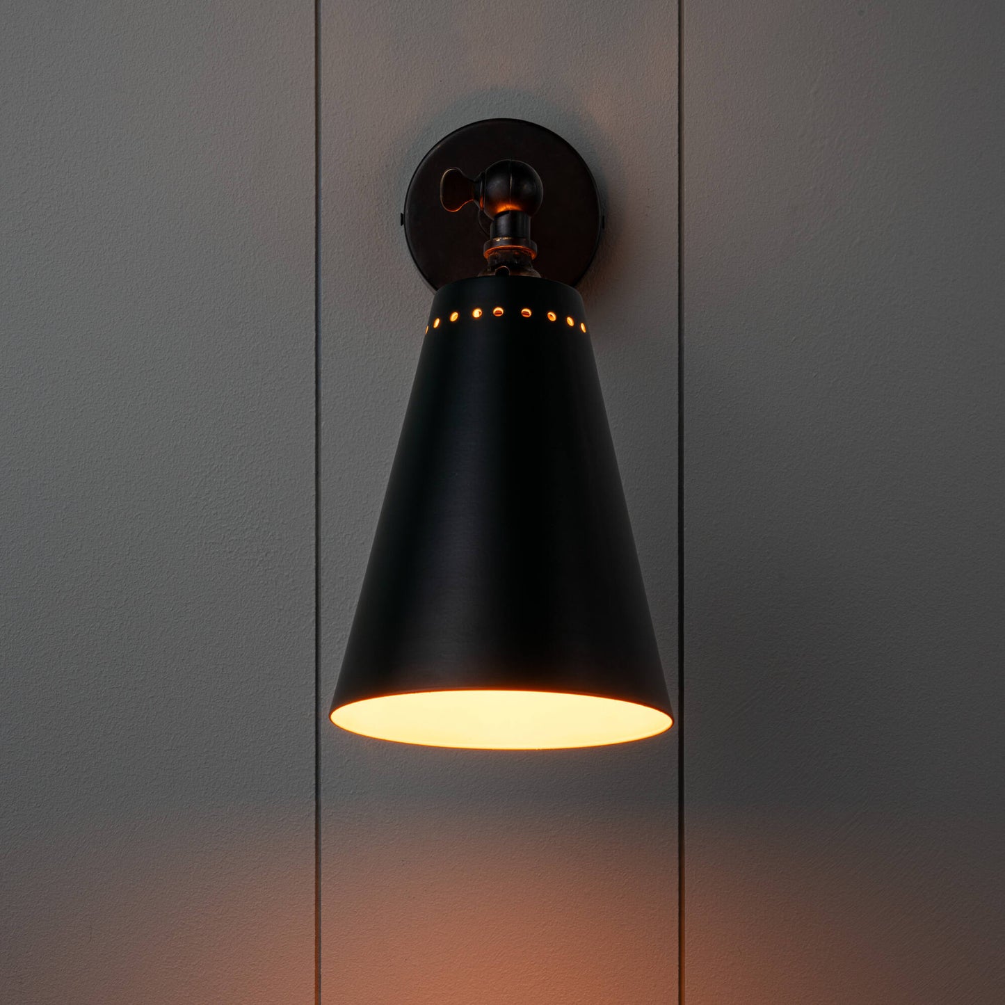 Wall Light in Brass Waxed - By NiX